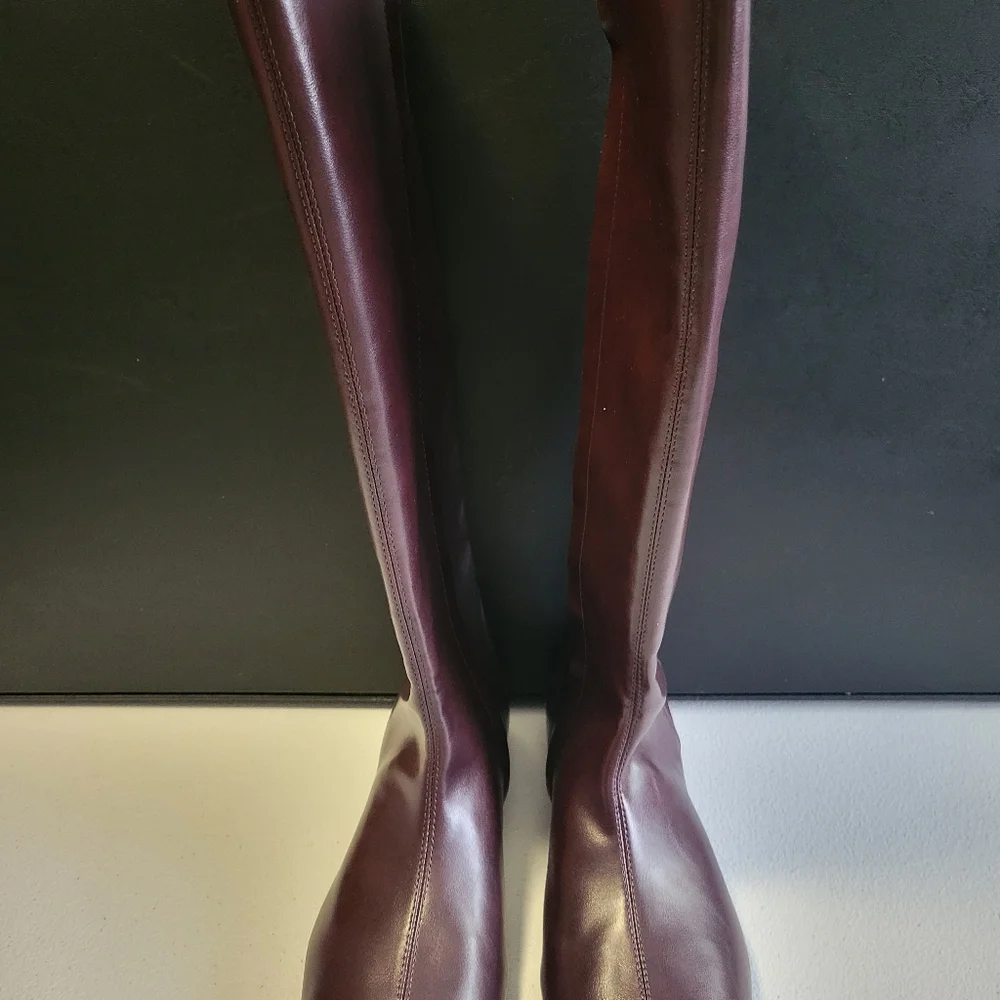 Burgundy Leather Knee-High Boots. B6
